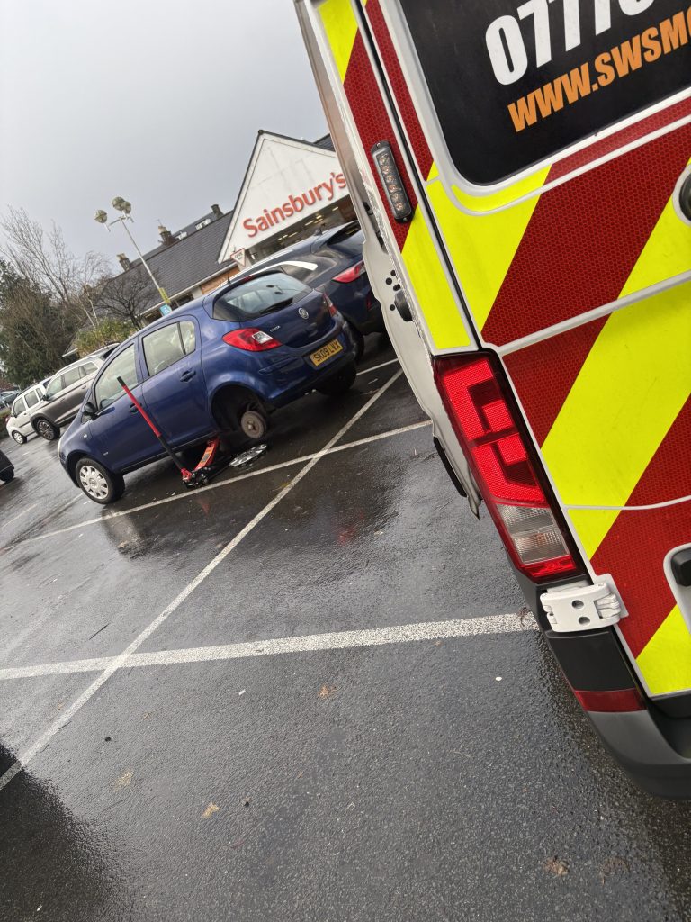 On-site tyre assistance in a car park